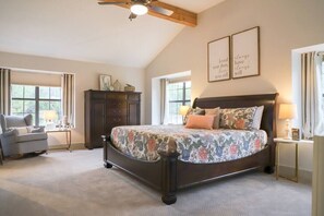 5 bedrooms, iron/ironing board, WiFi - 3-Story Lake View Home | Game Room | Sleeps 14!!!! (Lago Vista)
