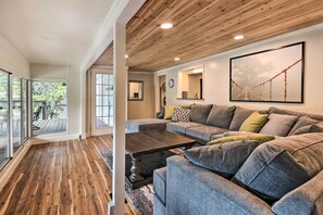 TV - Dock, Deck & Boat Slip: Lakefront Eucha Home (Eucha)