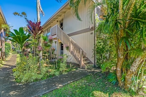 Exterior - Beautiful, Airy 1 Br 1.5 Ba Condo Golf Course View, Pool, Hot tub (209A) (Princeville)