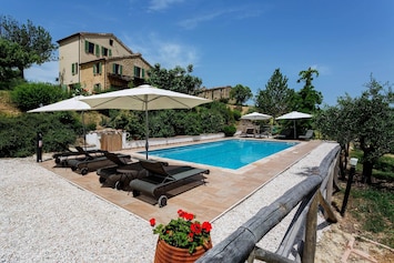 Casa Lola and pool