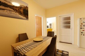 家庭公寓 | 房內用餐區