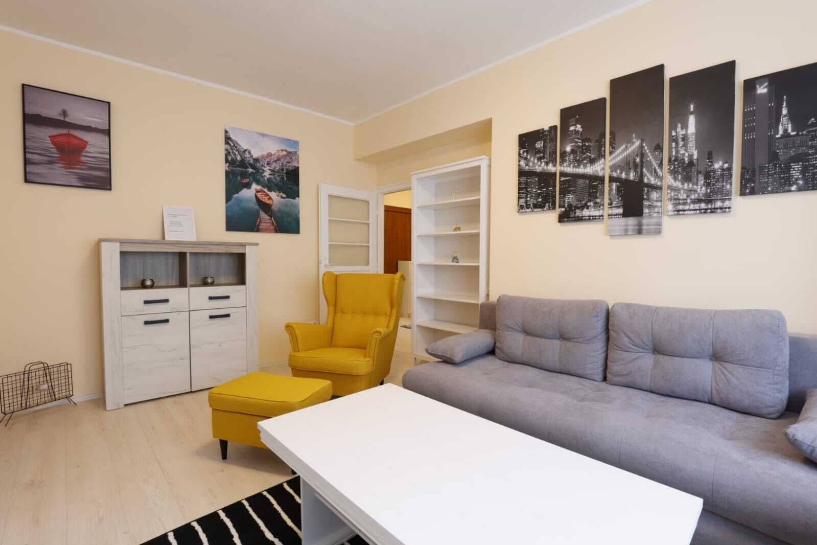 Appartamento familiare | Area soggiorno | TV a schermo piatto 40 pollici con canali via cavo, TV