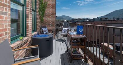 Chic Condo in Downtown Ketchum! Fire Pit! Mountain Views
