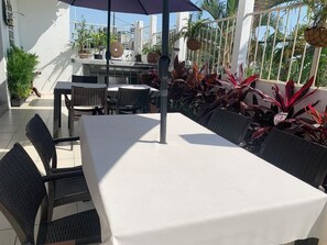 Outdoor dining