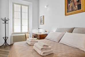 1 bedroom, desk, iron/ironing board, WiFi