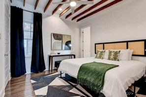 3 Schlafzimmer, Schreibtisch, Bügeleisen/Bügelbrett, Reisekinderbett