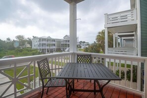 Outdoor dining - Mellow Yellow (Carolina Beach)