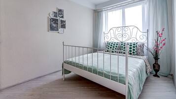 Basic-Apartment | 2 Schlafzimmer, Schreibtisch, laptopgeeigneter Arbeitsplatz