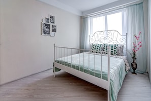 Basic-Apartment | 2 Schlafzimmer, Schreibtisch, laptopgeeigneter Arbeitsplatz