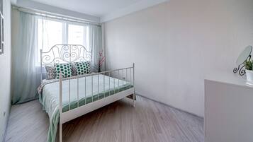 Basic-Apartment | 2 Schlafzimmer, Schreibtisch, laptopgeeigneter Arbeitsplatz