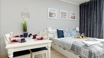 Iron/ironing board, WiFi, bed sheets