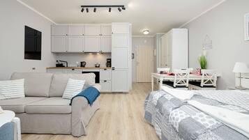 Iron/ironing board, WiFi, bed sheets