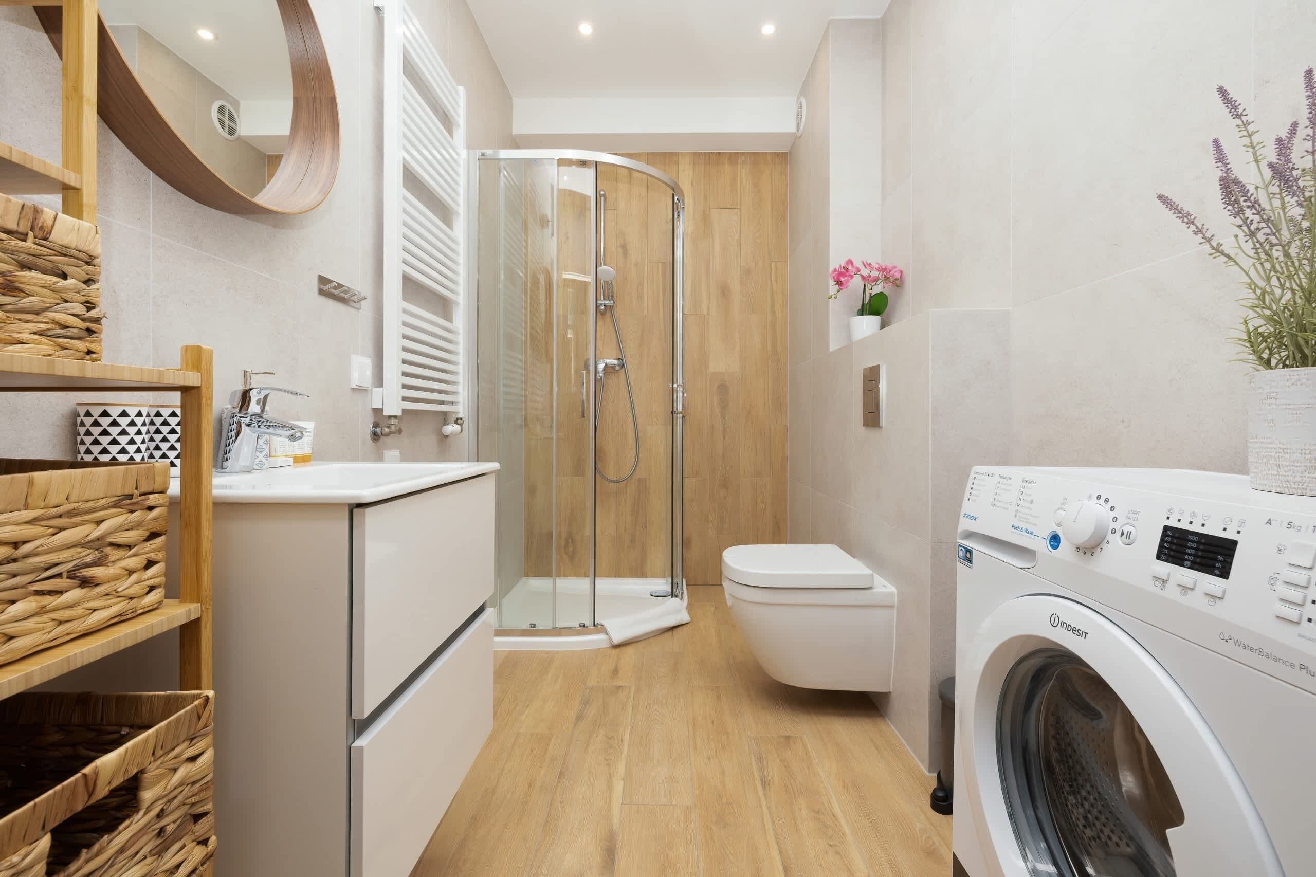 Shower, free toiletries, hair dryer, towels