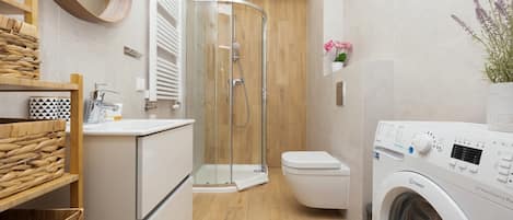 Douche, articles de toilette gratuits, sĂšche-cheveux
