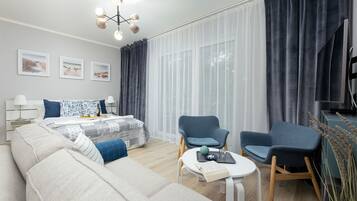 Iron/ironing board, WiFi, bed sheets