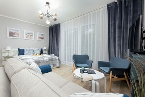 Iron/ironing board, WiFi, bed sheets