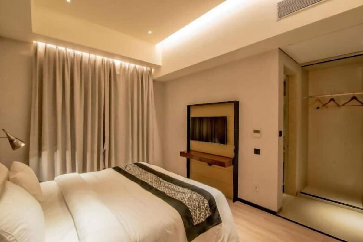 Egyptian cotton sheets, premium bedding, down duvets