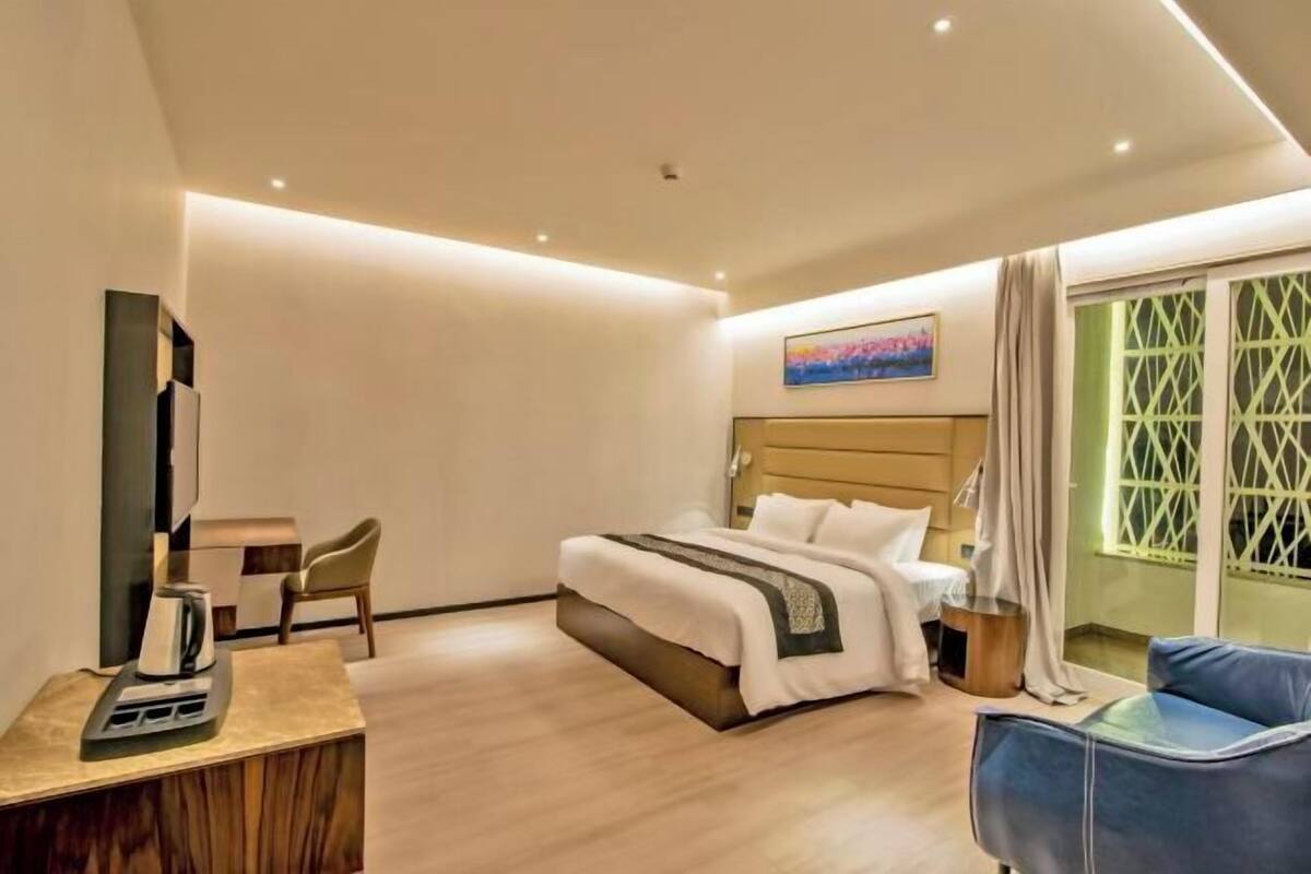 Egyptian cotton sheets, premium bedding, down duvets