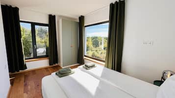 3 slaapkamers, een strijkplank/strijkijzer, wifi, beddengoed