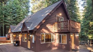 House, Multiple Beds (The Lazy Bear Lodge) | Exterior