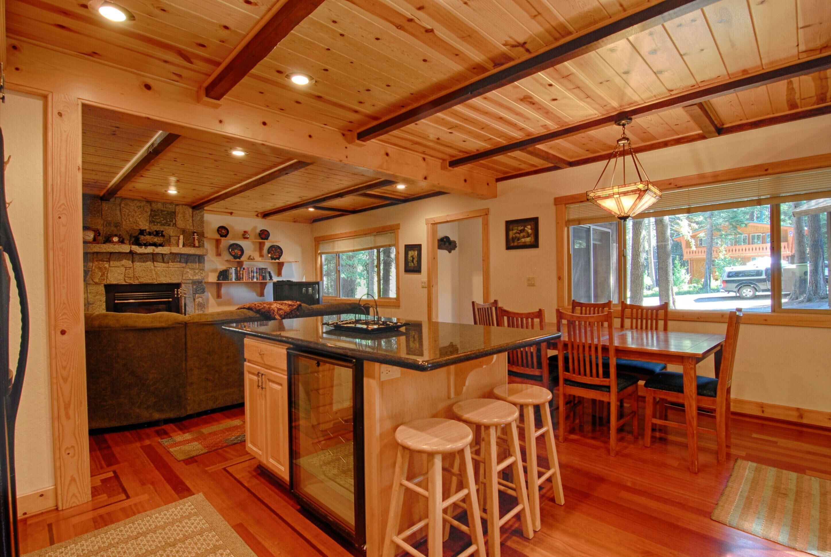 House, Multiple Beds (The Lazy Bear Lodge) | Private kitchen
