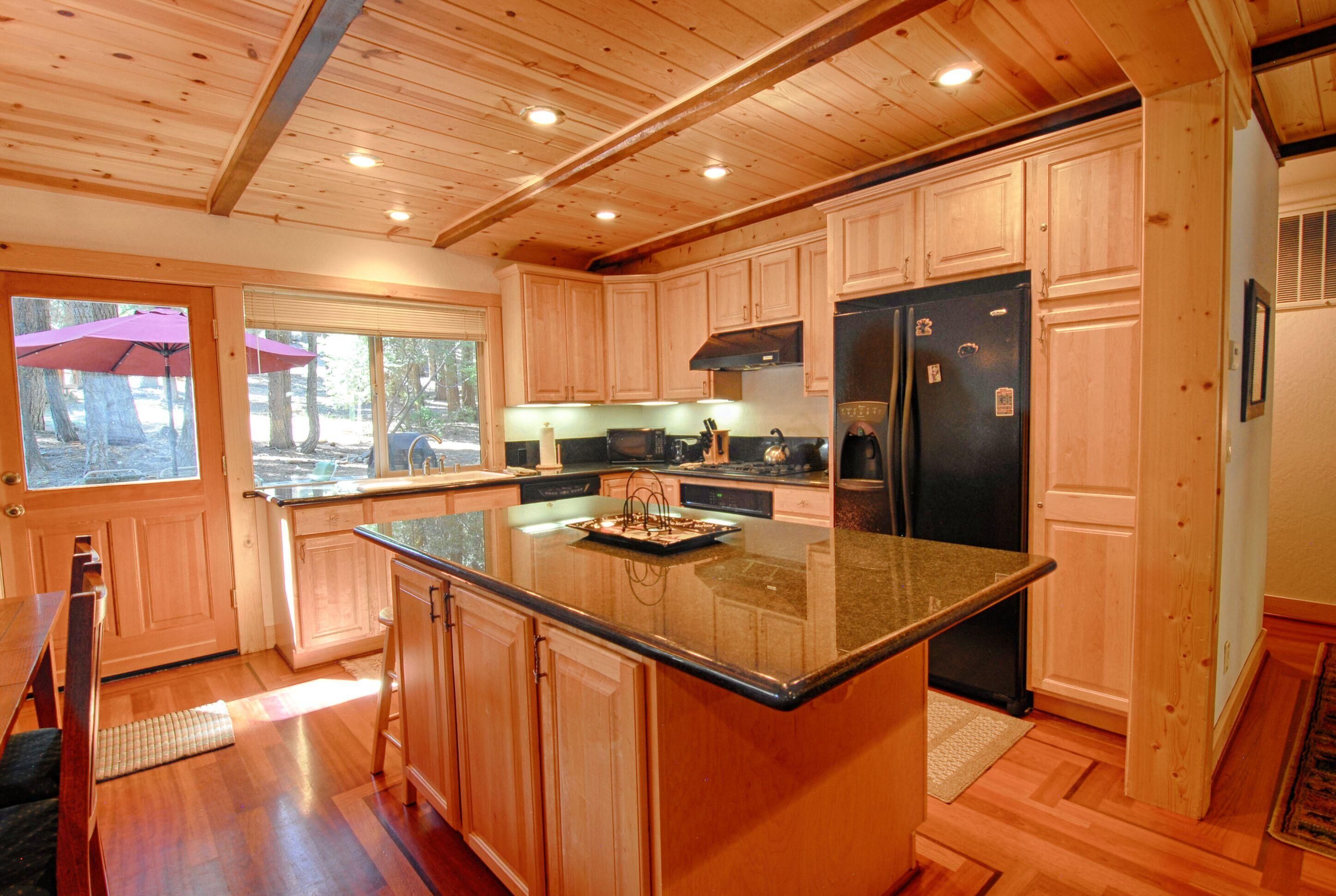 House, Multiple Beds (The Lazy Bear Lodge) | Private kitchen