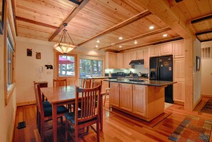 Casa, varias camas (The Lazy Bear Lodge) | Cocina privada