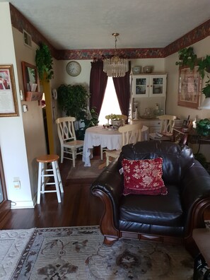 Smart TV, DVD player, stereo