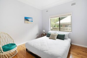 3 bedrooms, iron/ironing board, free WiFi, bed sheets - Pearl Beach Semi - 2 min to sand & sea – Wattle (Pearl Beach)