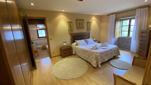 4 bedrooms, iron/ironing board, travel cot, free WiFi