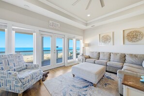 Flat-screen TV, DVD player - LET SALTY LANDING TAKE YOUR CARES AWAY! (St. George Island)