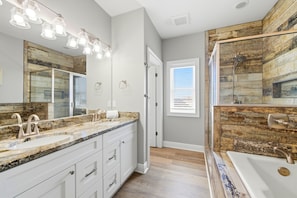 Bathtub, hair dryer, towels - LET SALTY LANDING TAKE YOUR CARES AWAY! (St. George Island)