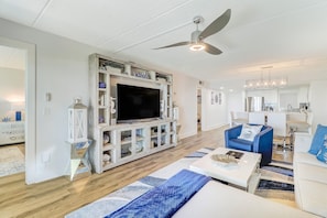 TV - Sparkling, Fully Renovated Amelia South Condo on 3rd Floor (Amelia Island)