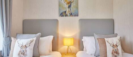 3 chambres, fer et planche à repasser, Wi-Fi, draps fournis