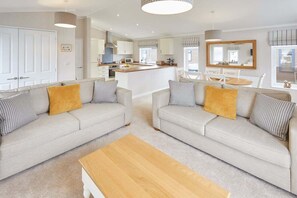 Flat-screen TV, offices - Host & Stay | 28 The Pines (Runswick Bay)