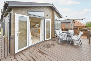 Outdoor dining - Host & Stay | 28 The Pines (Runswick Bay)