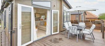 Host & Stay | 28 The Pines