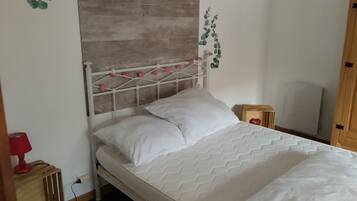 6 soveværelser, skrivebord, strygejern/strygebræt, Wi-Fi