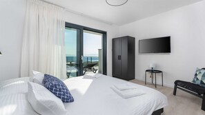 3 bedrooms, iron/ironing board, travel cot, free WiFi
