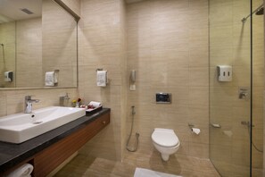 Shower, rainfall showerhead, free toiletries, towels - Lords Eco Inn Rajkot Shapar (Kotda Sangani)