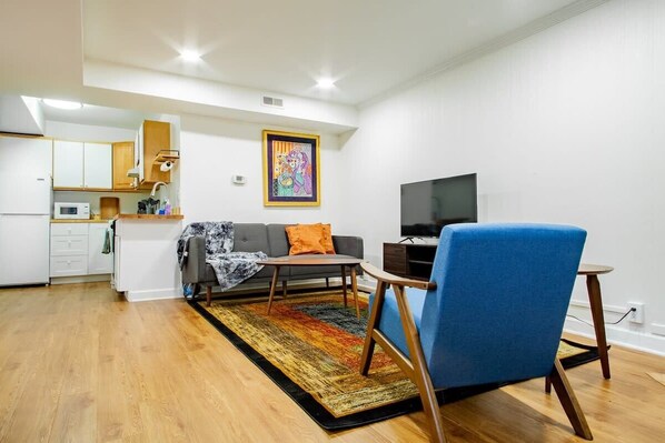 TV, fireplace, Netflix, streaming services