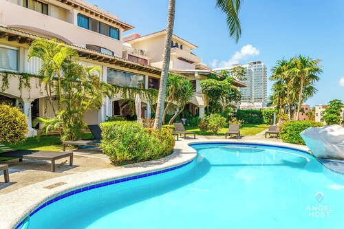 Oceanside Beach house, Pool & Short walk to Beach