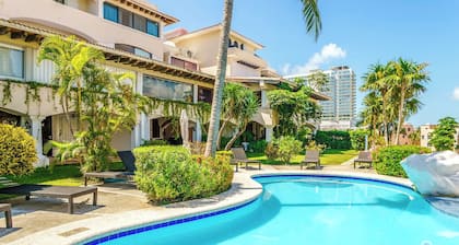 Lagoon Views with Beach Access, Pool and Patio