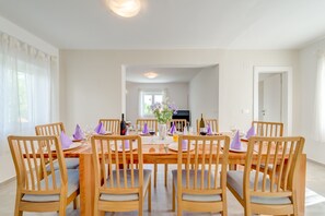Dining - Villa Gorana with swimming pool (Sutina, Muć)