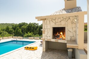 Outdoor pool - Villa Gorana with swimming pool (Sutina, Muć)