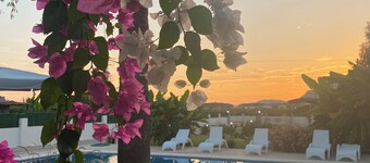 5 Bedroom Villa.  Beautiful, Spacious Grounds and outlook