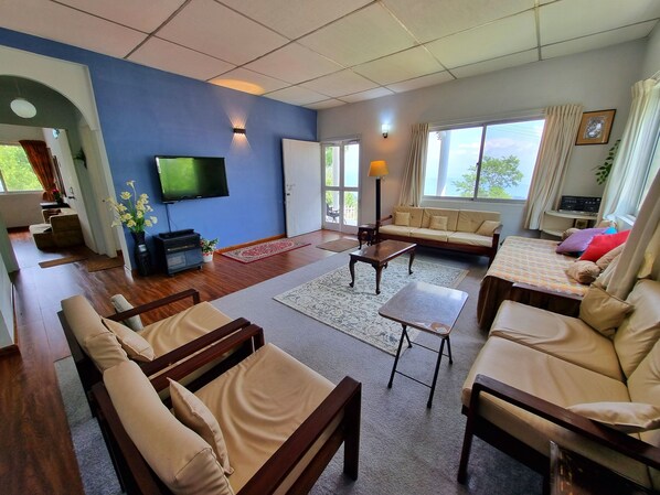 Smart TV, DVD player, books