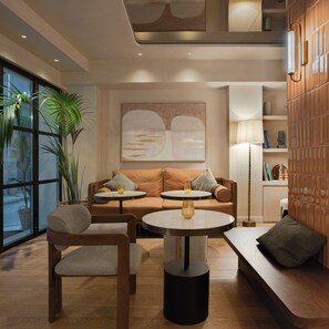 Lobby sitting area - The Residence Aiolou Hotel & Spa (Athens)