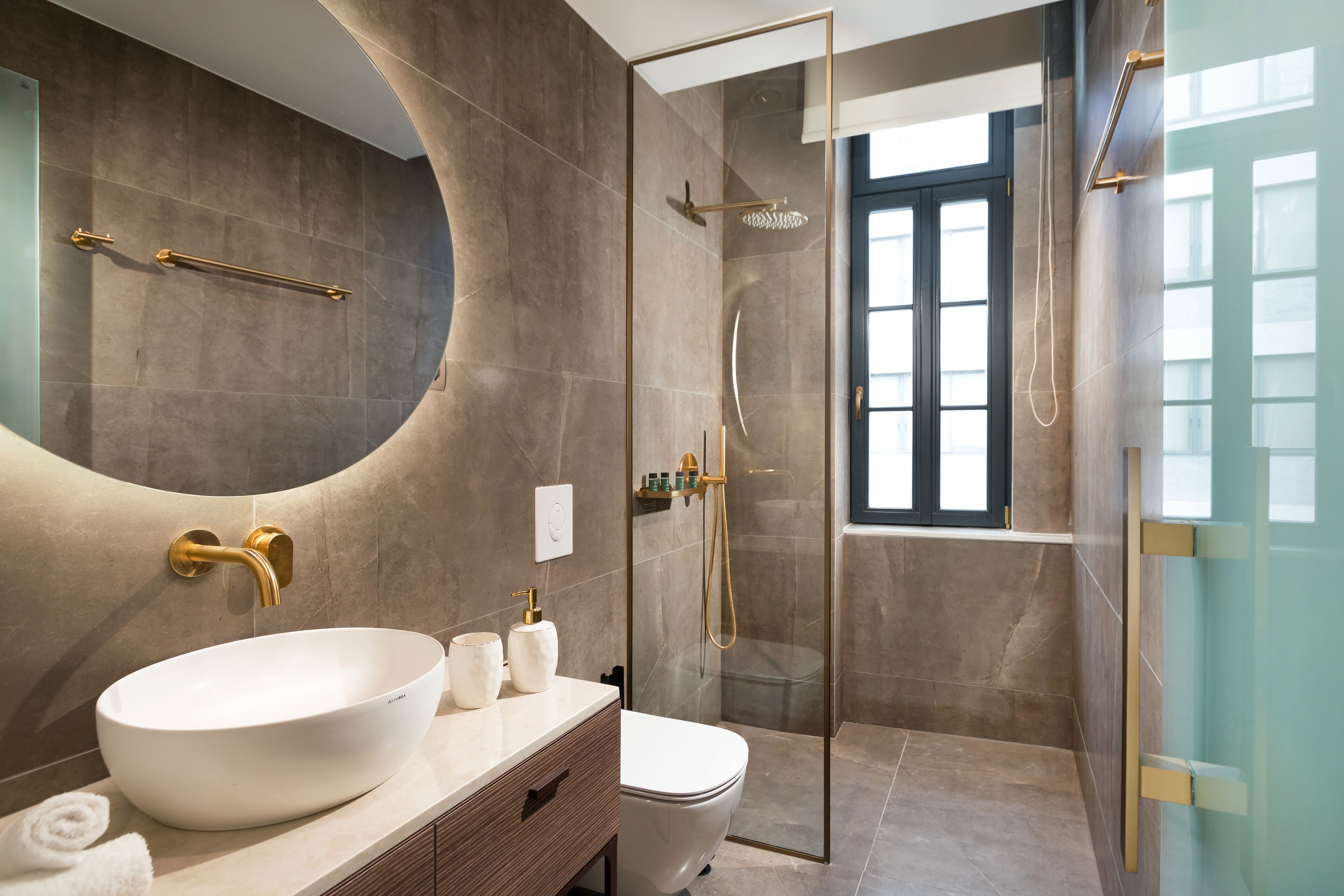 elegant room with balcony (residence - annex building) | bathroom | rainfall showerhead, free toiletries, hair dryer, bathrobes