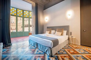 5 quartos, escrivaninha, ferros/tábuas de passar roupa